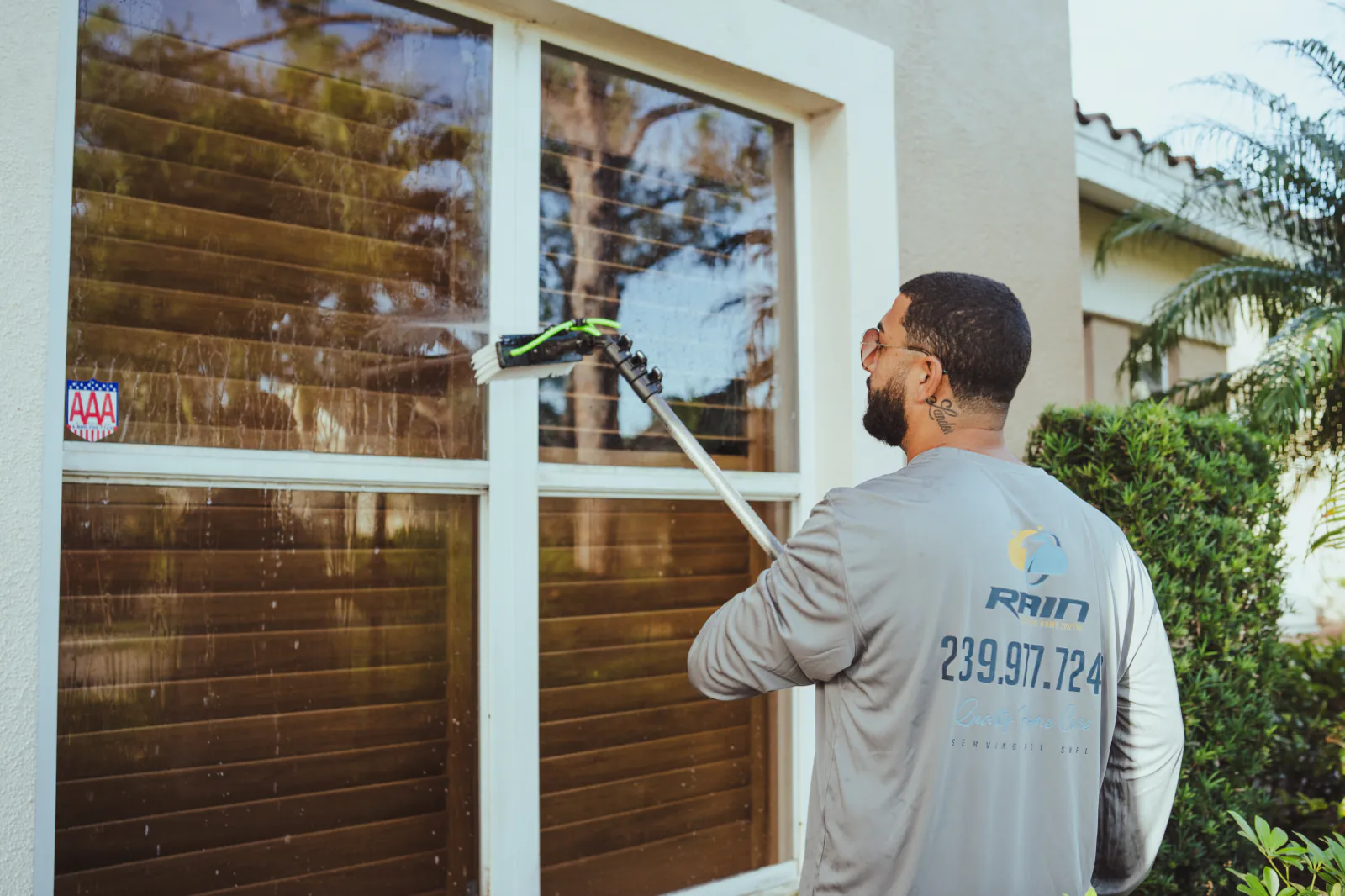 Exterior window cleaning with a water-fed pole