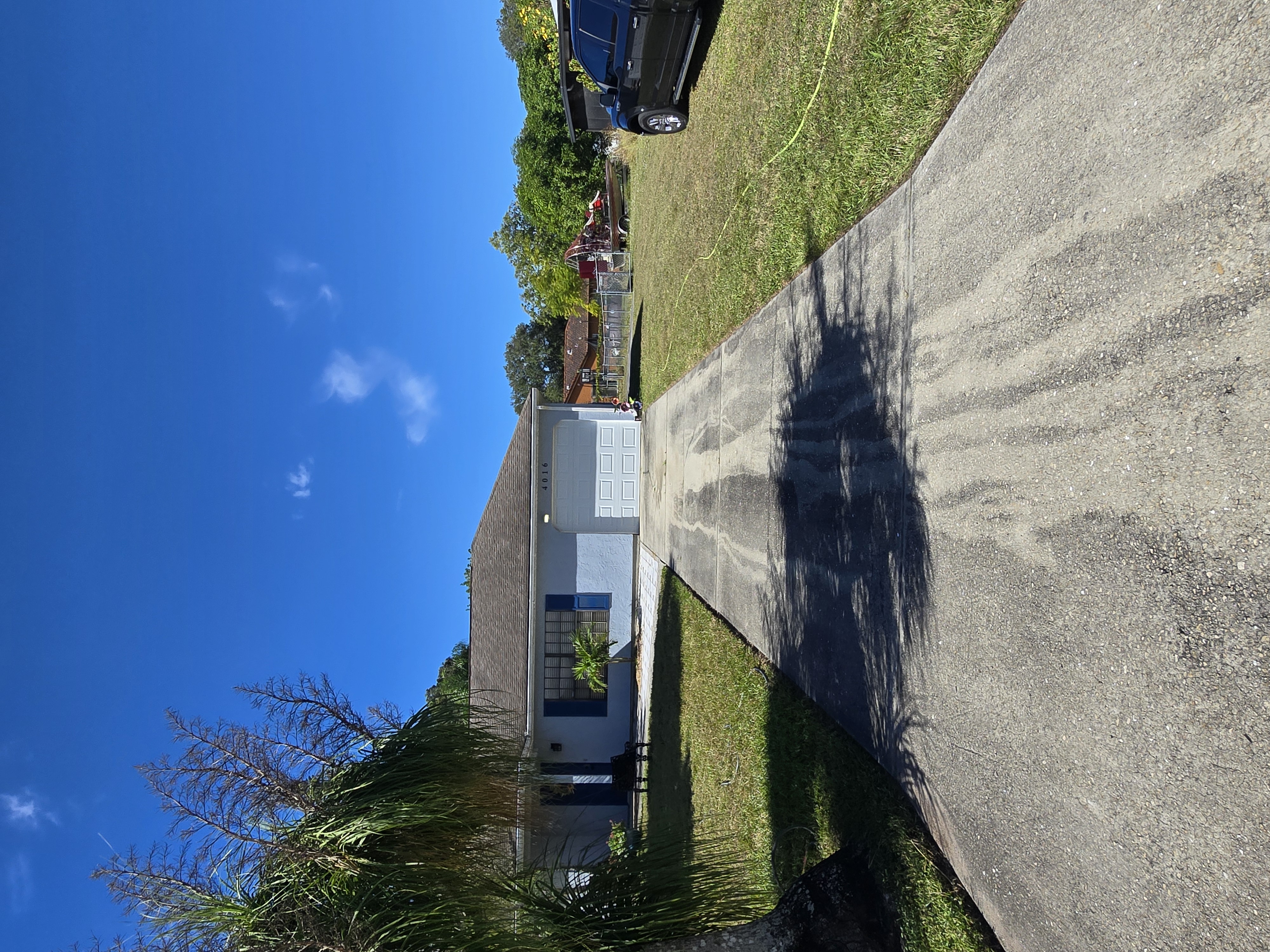 pressure washing in Port LaBelle Fort Myers before the work was done